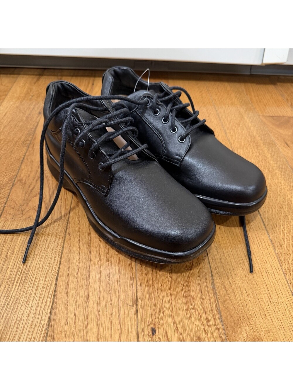 Size 7.5 US Men’s Active Shoes APEX Walking  Black Leather